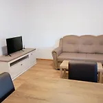 Sunny With 3 Bedrooms *