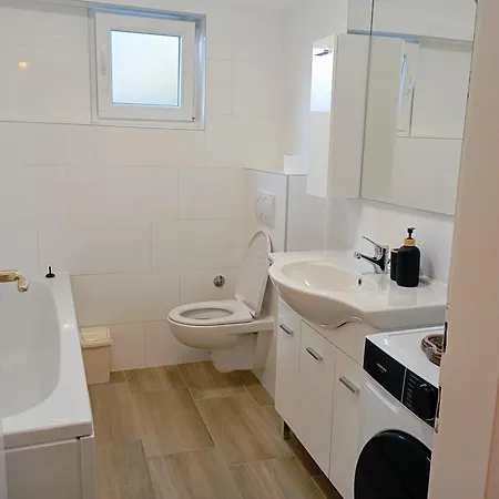 Sunny Coastal Retreat In شقة تروغير