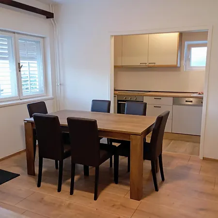 Sunny Coastal Retreat In شقة تروغير