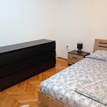 Sunny With 3 Bedrooms *