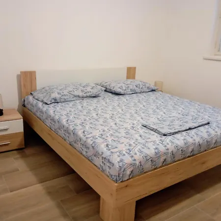 Sunny With 3 Bedrooms 아파트