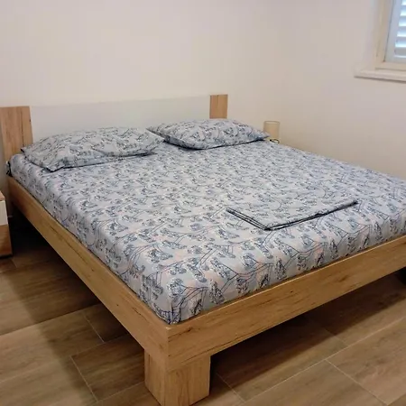 Sunny With 3 Bedrooms 아파트 트로기르