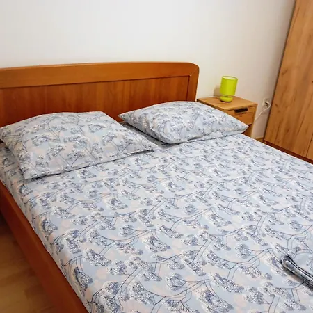 Sunny With 3 Bedrooms 아파트 트로기르