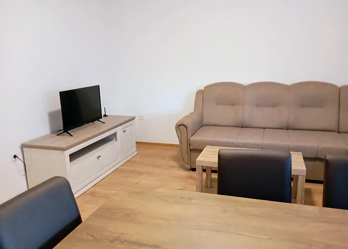 Sunny With 3 Bedrooms 트로기르