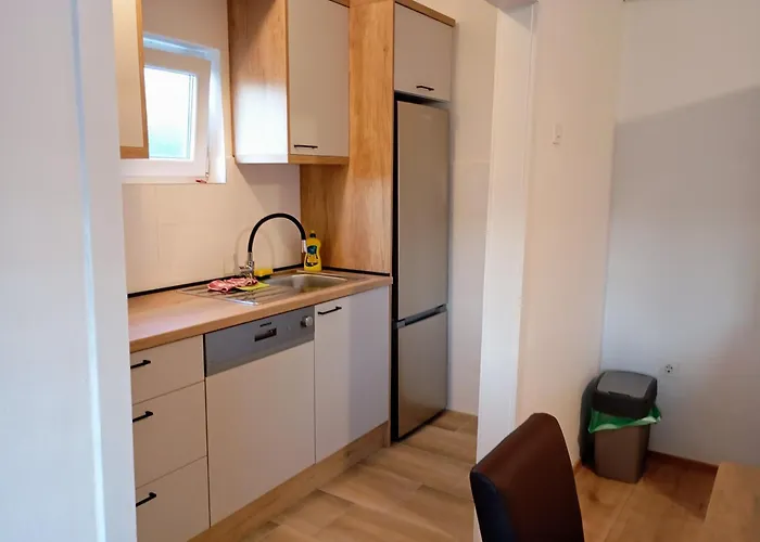 Sunny With 3 Bedrooms 트로기르