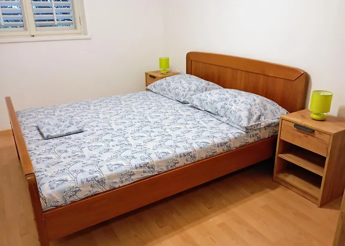 Sunny With 3 Bedrooms 아파트