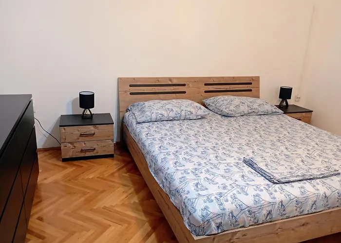 Sunny With 3 Bedrooms *