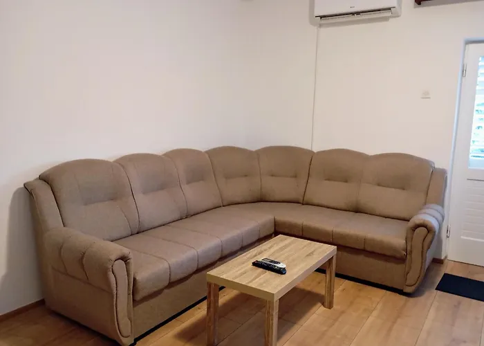 Sunny With 3 Bedrooms * 트로기르