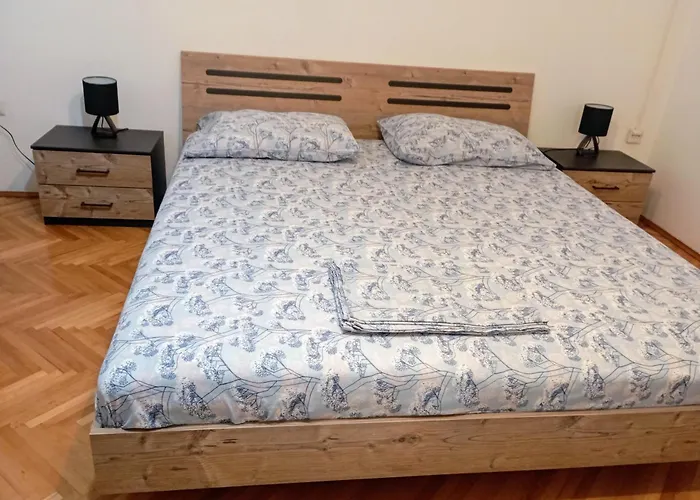 Sunny With 3 Bedrooms 아파트