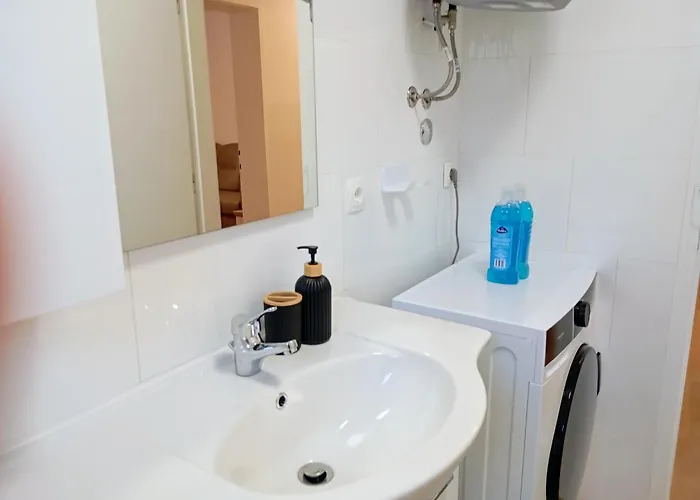 Sunny With 3 Bedrooms * 트로기르