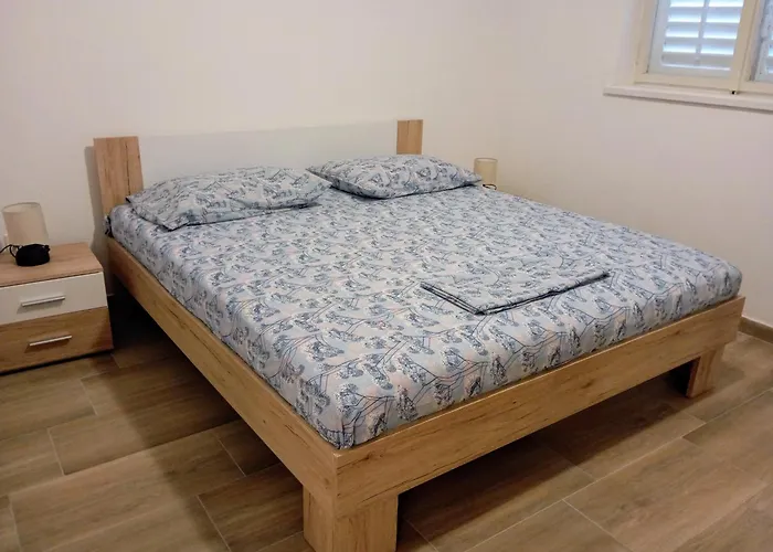 Sunny With 3 Bedrooms 아파트 트로기르