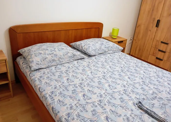 Sunny With 3 Bedrooms 아파트 트로기르